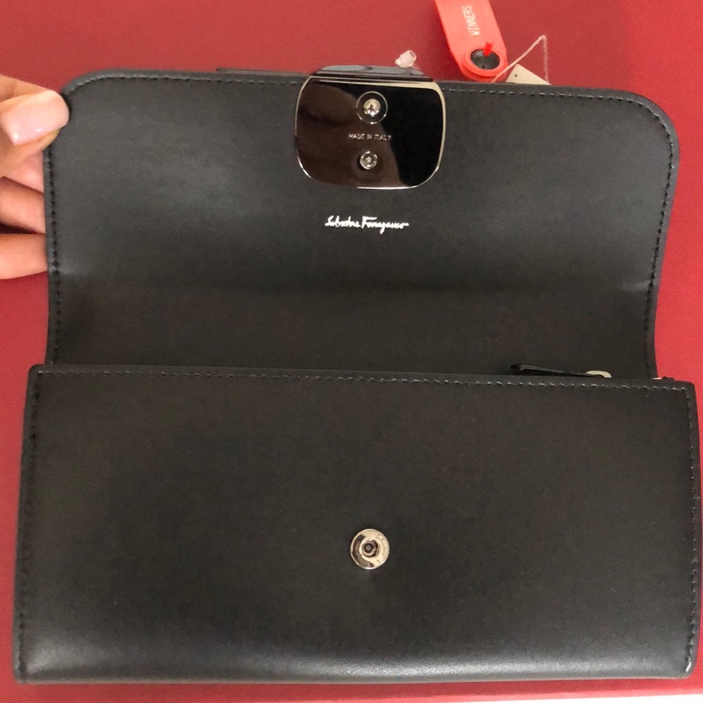 💵 Authentic Salvatore Ferragamo logo bow wallet - Picture 2 of 8